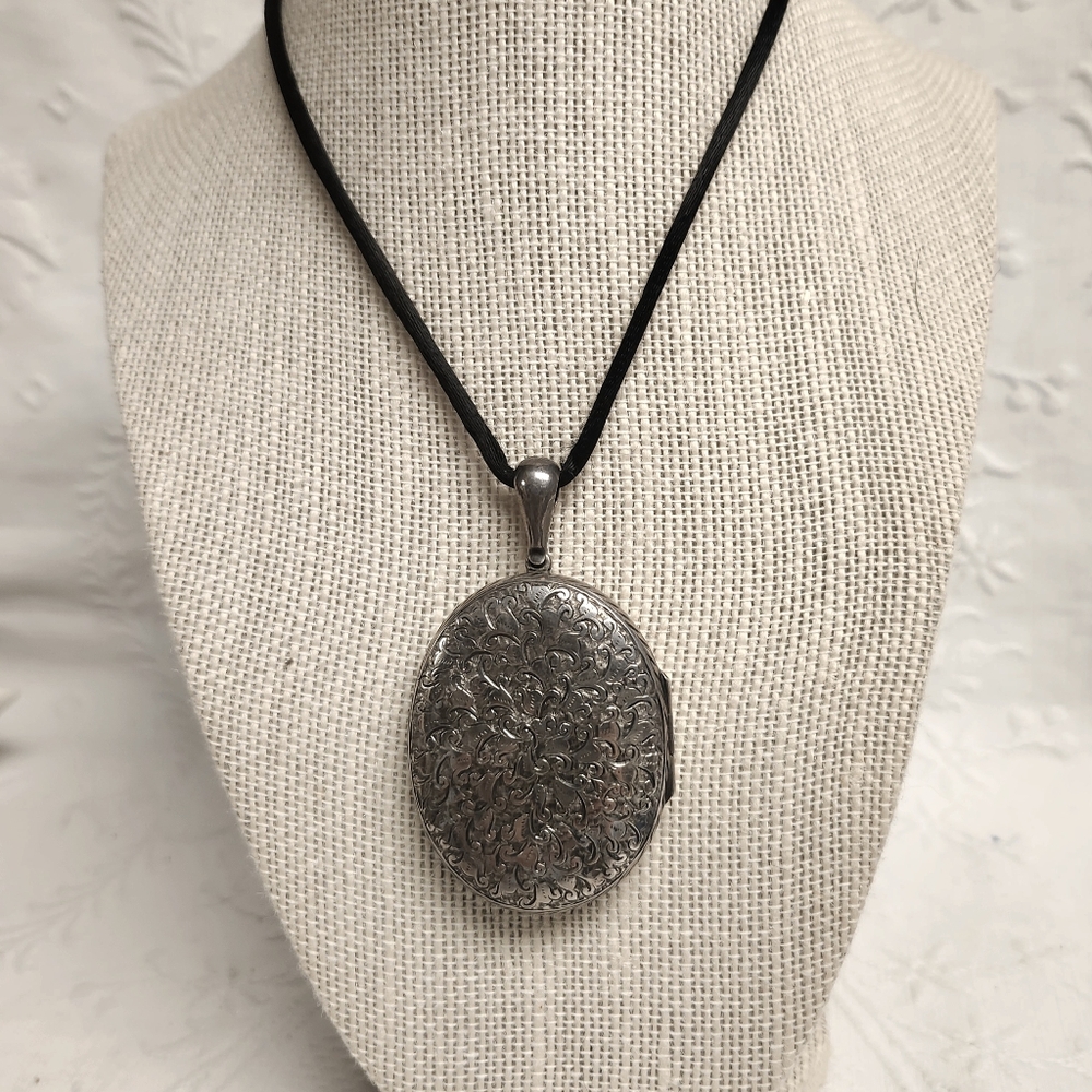 Large Edwardian Sterling Silver Locket